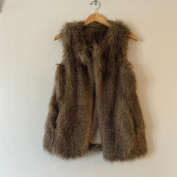 BLQ.MKT Blaque Market Women's Faux Fur Vest - Picture 2 of 9